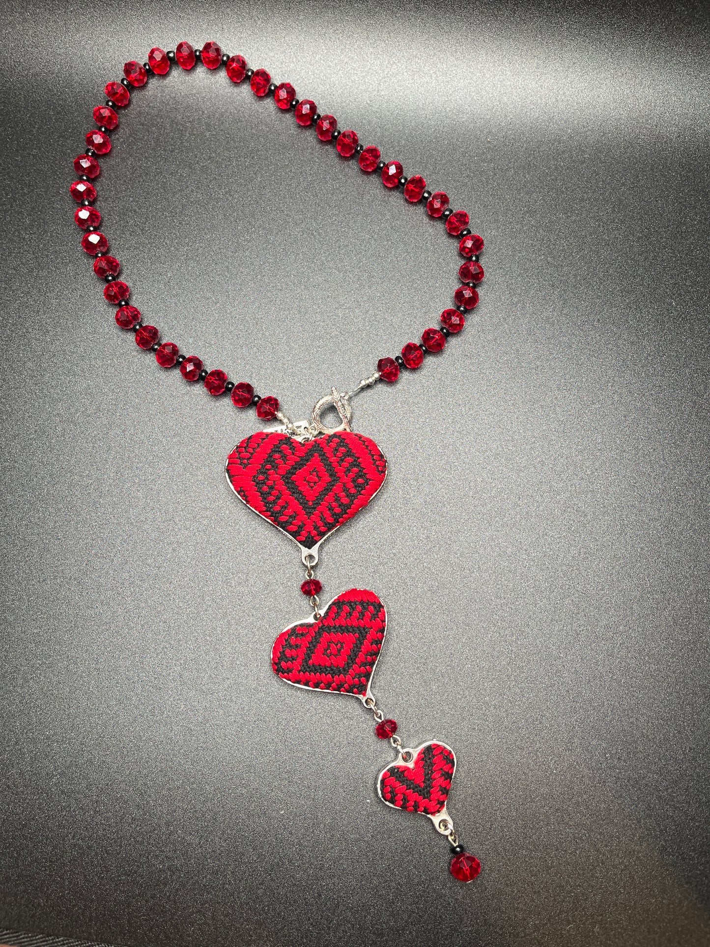 Tres Corazon Y-Design Necklace