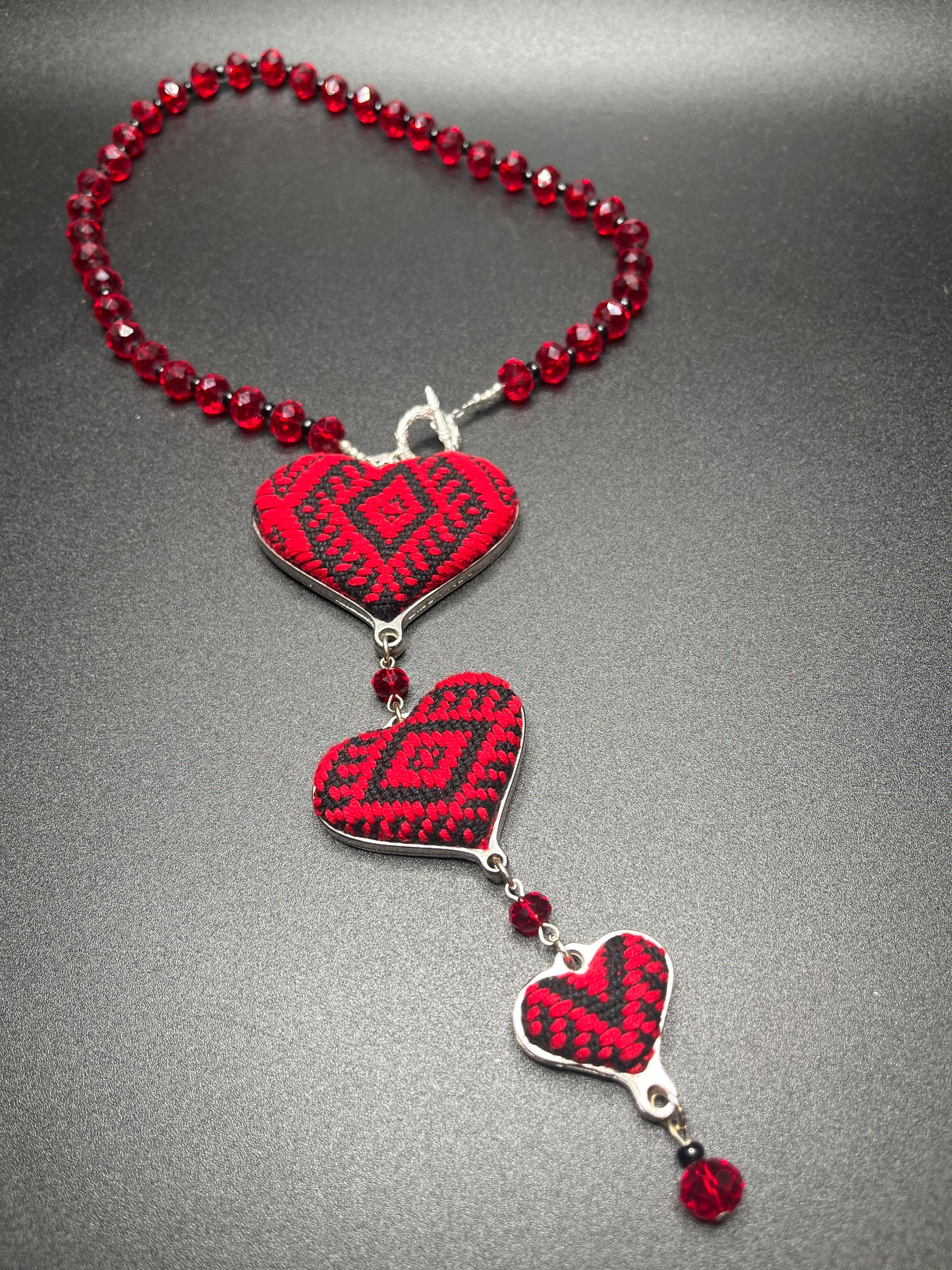 Tres Corazon Y-Design Necklace