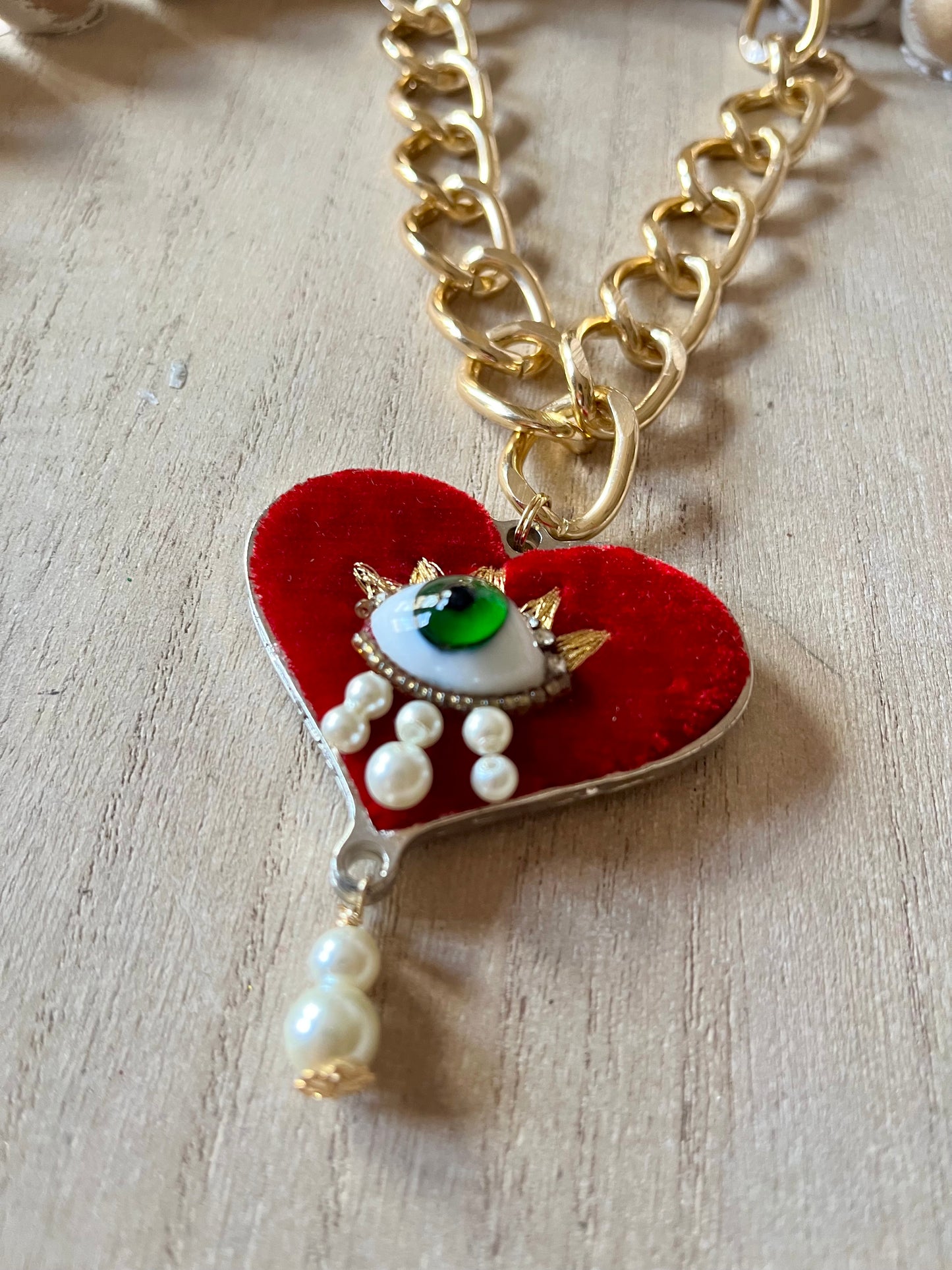 Ojo Sacred Heart Necklace – Gold Plated 3D Design