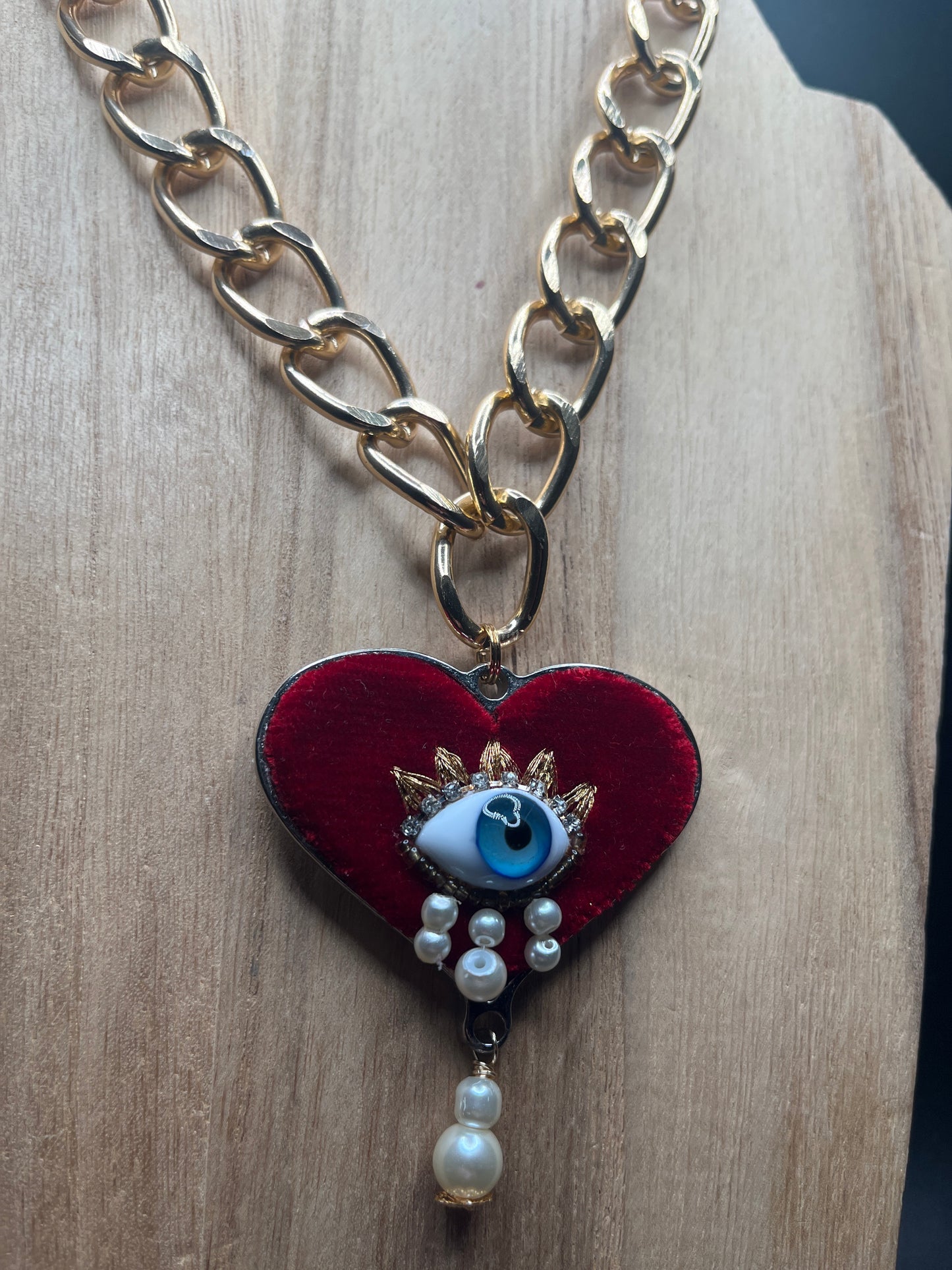 Ojo Sacred Heart Necklace – Gold Plated 3D Design