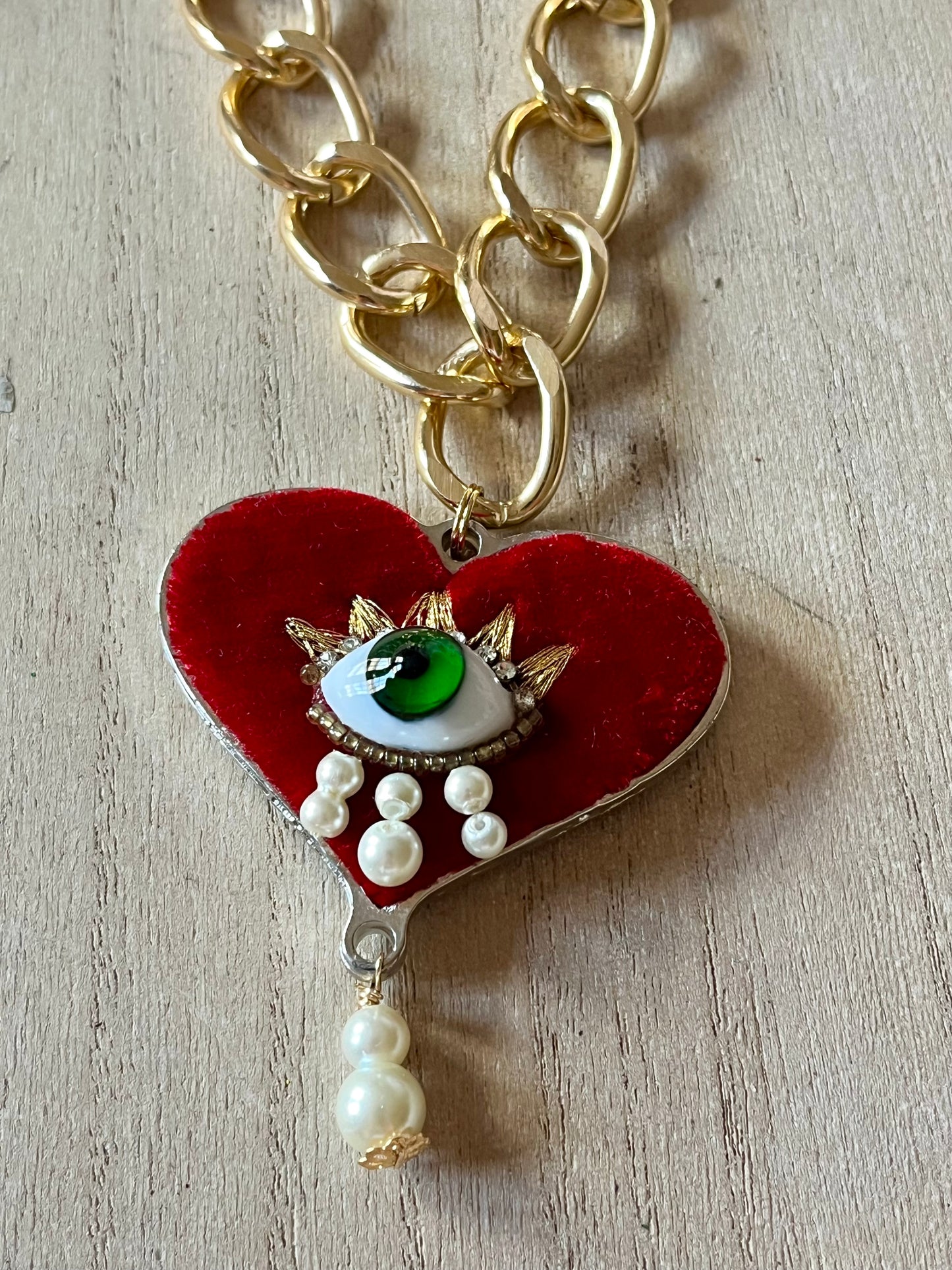 Ojo Sacred Heart Necklace – Gold Plated 3D Design