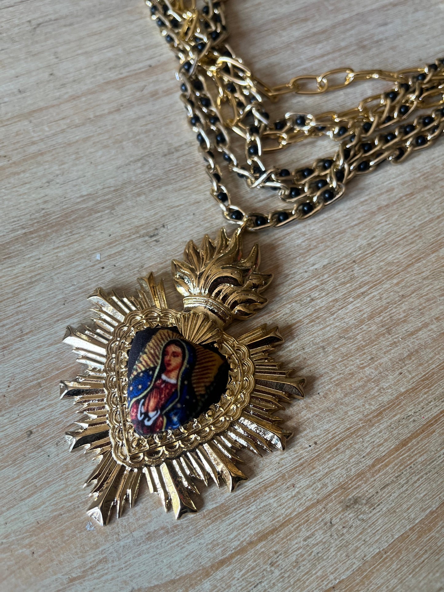 Virgen Múlti Bead Sacred Heart Necklace