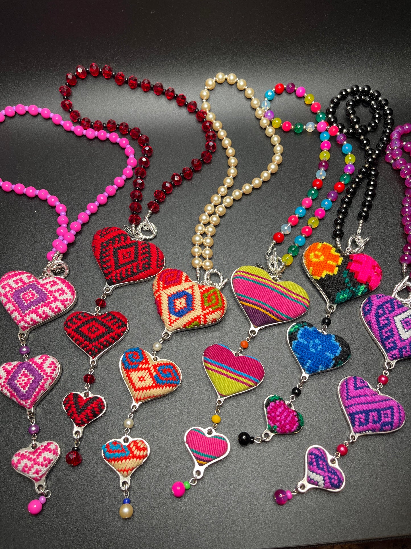 Tres Corazon Y-Design Necklace