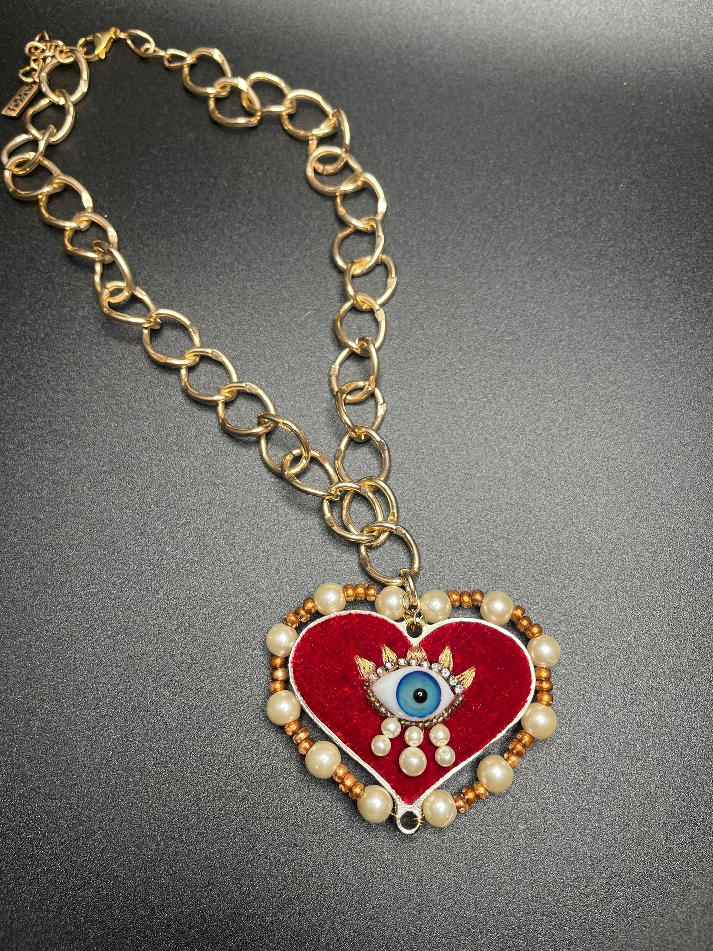 Ojo Sacred Heart Necklace – Gold Plated 3D Design