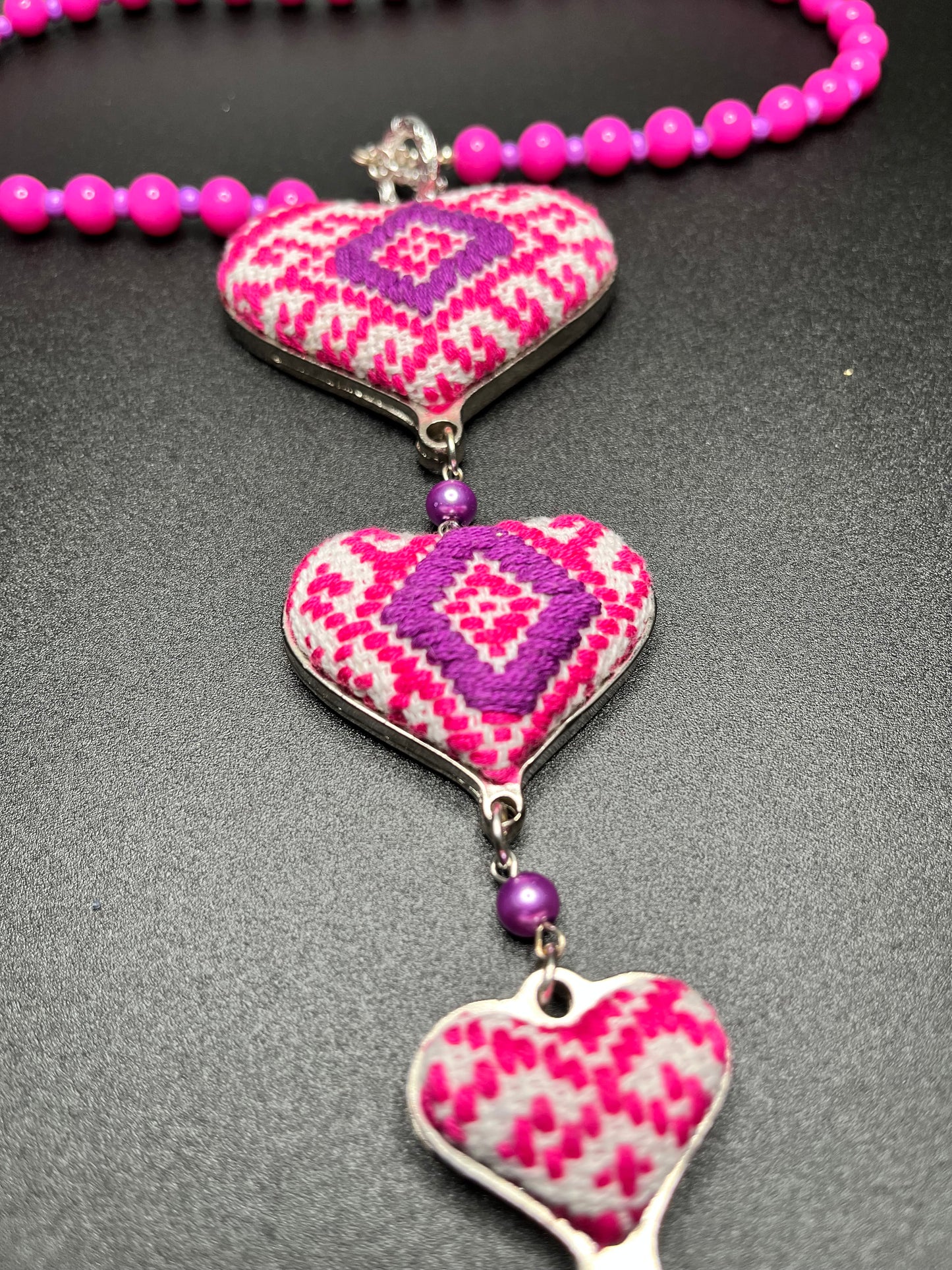 Tres Corazon Y-Design Necklace