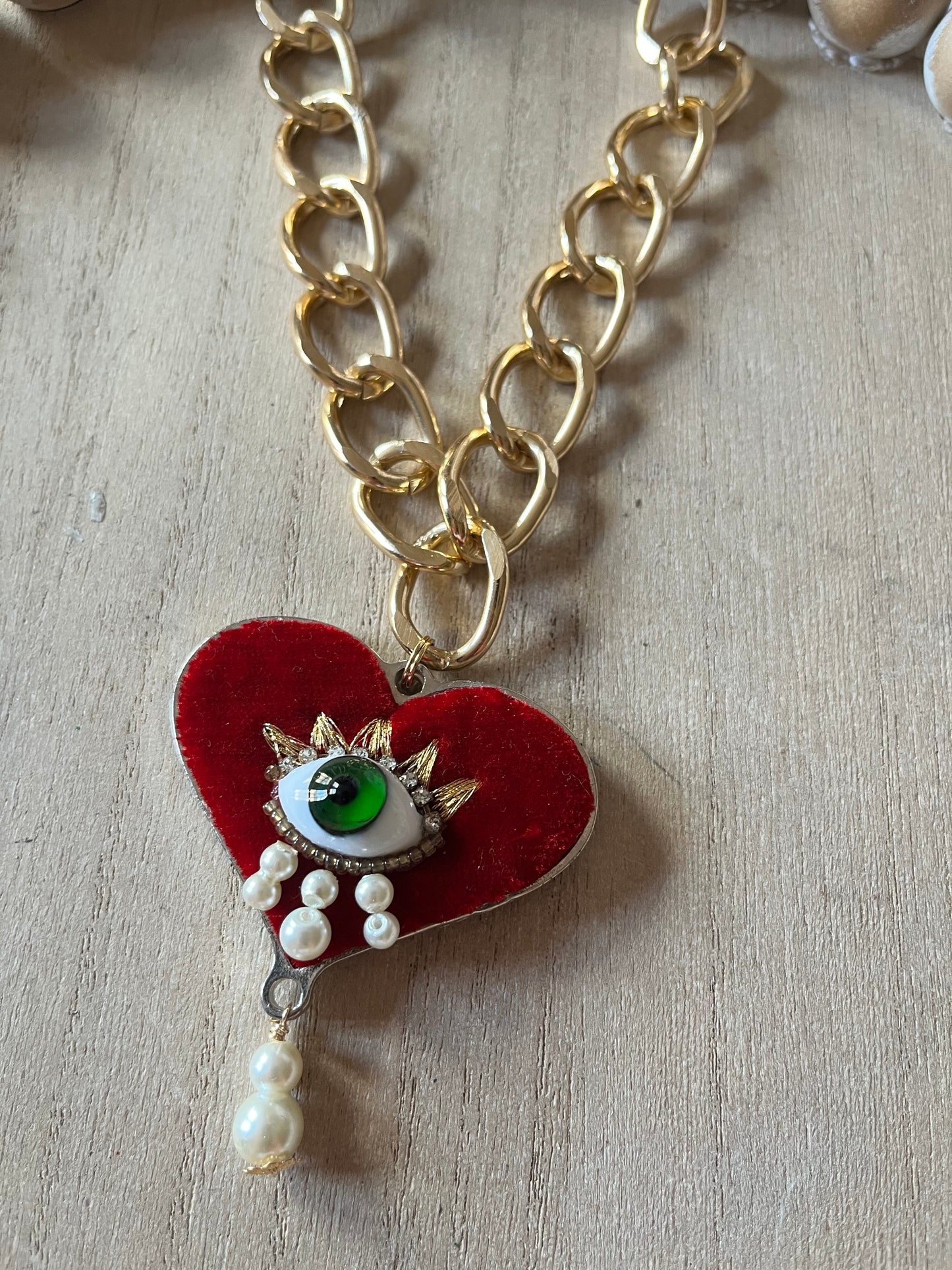 Ojo Sacred Heart Necklace – Gold Plated 3D Design