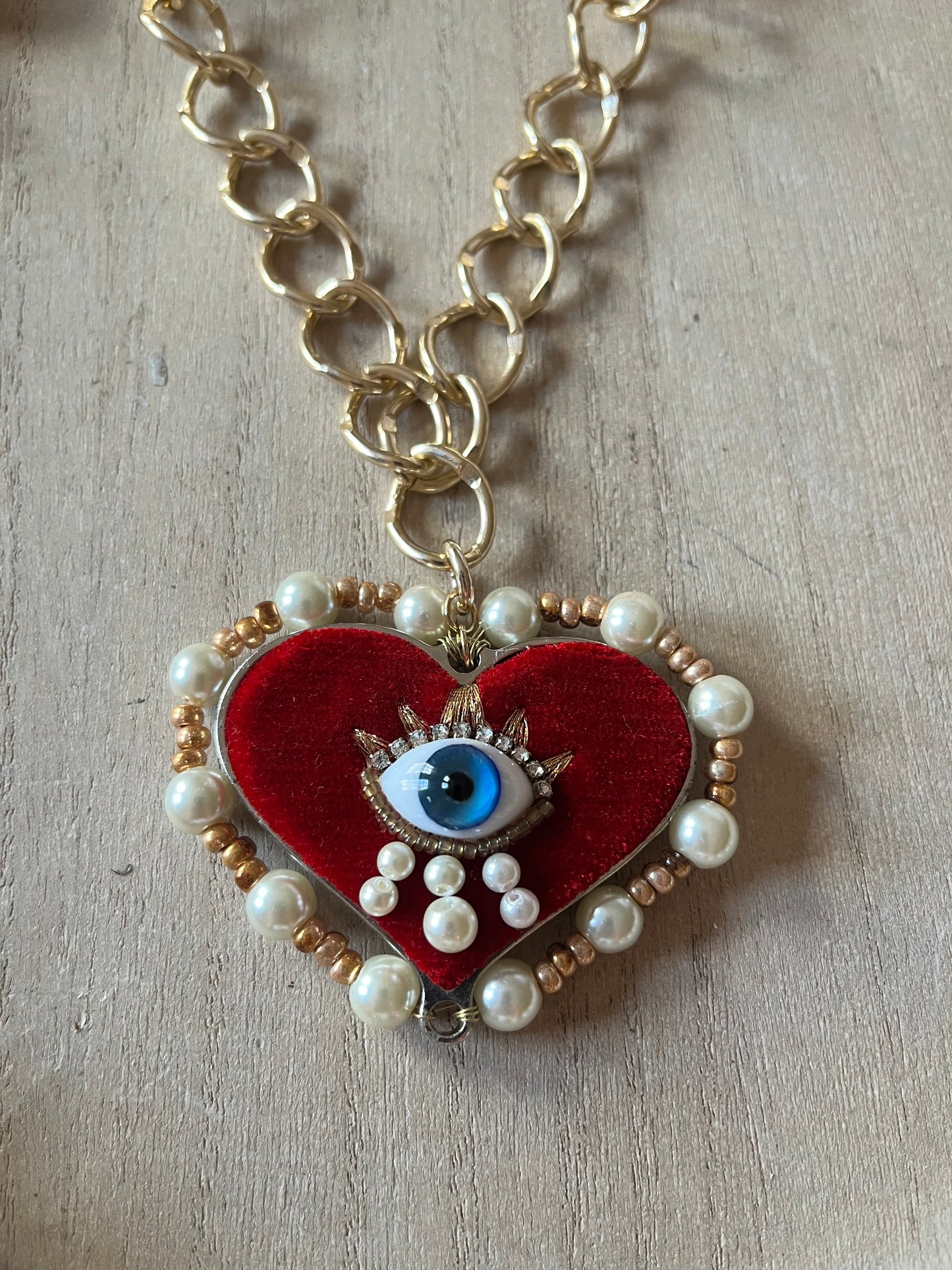 Ojo Sacred Heart Necklace – Gold Plated 3D Design