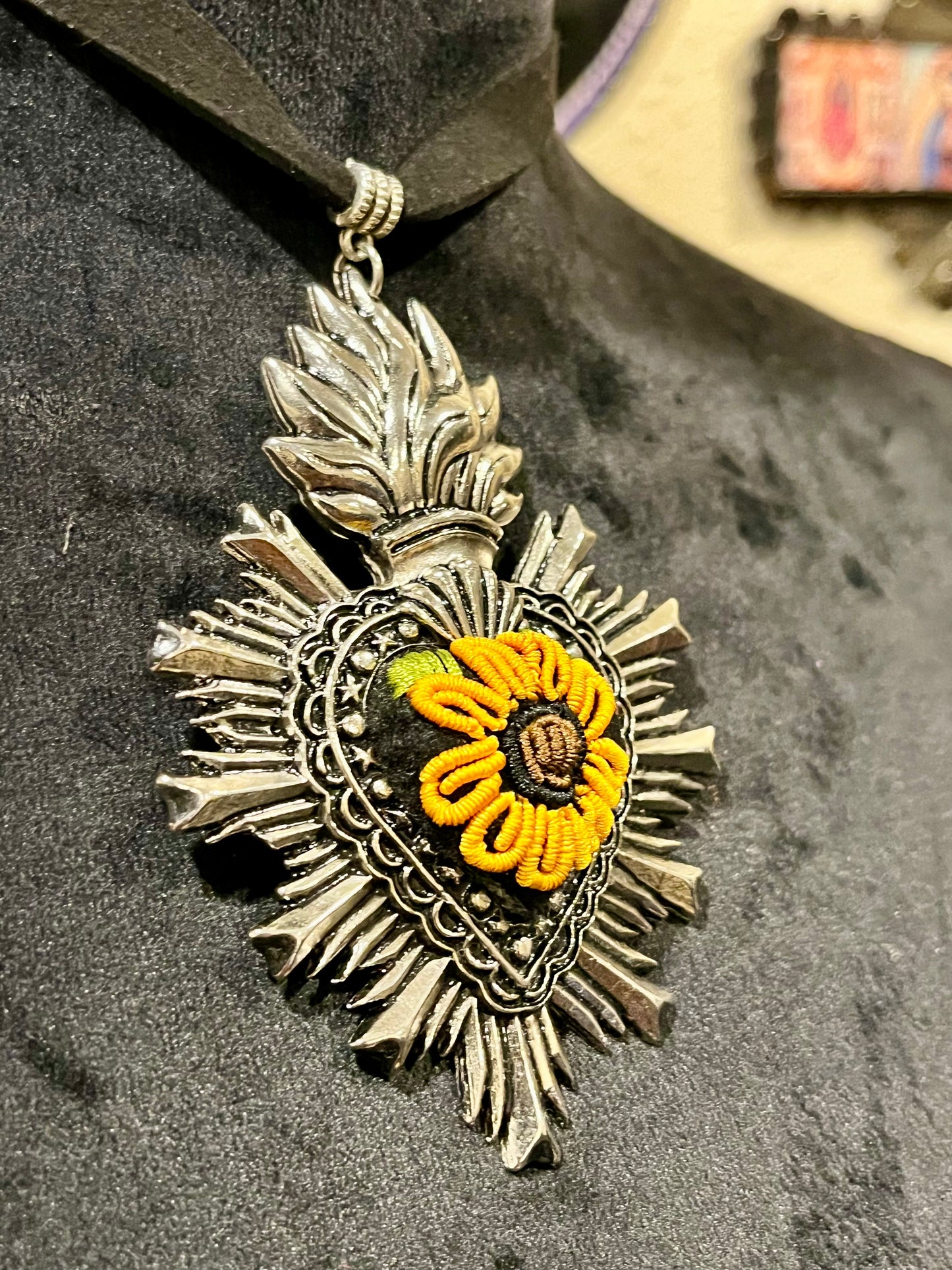 Embroidery Sunflower Choker - Gargantilla de Girasol Bordado