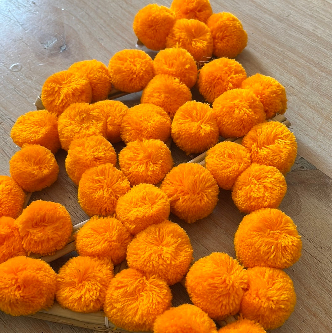 Ofrenda Altar Pompoms