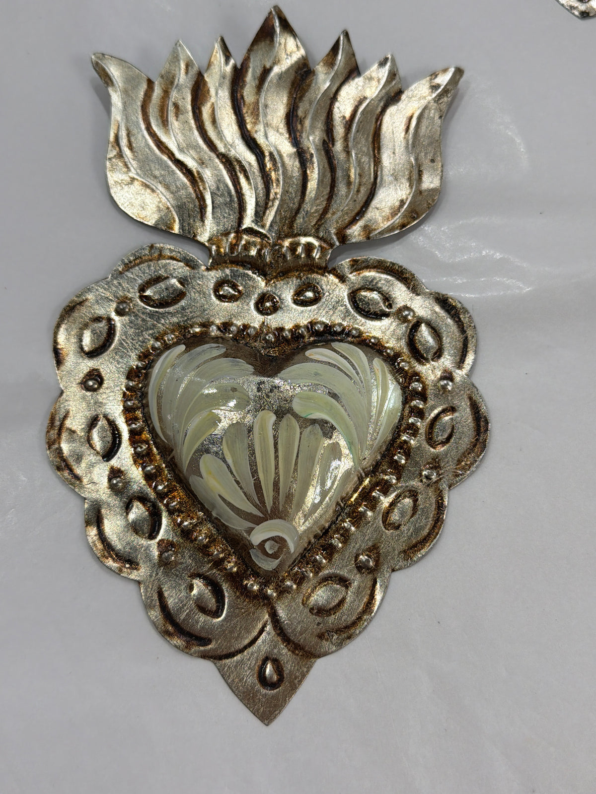 New White Antique Silver Sacred Heart
