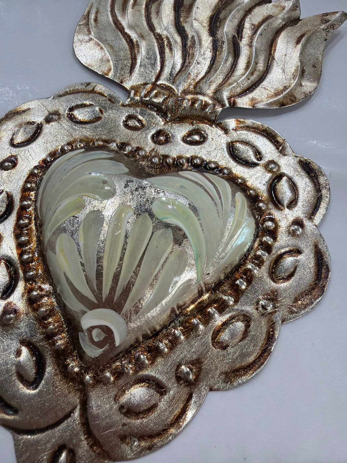 New White Antique Silver Sacred Heart