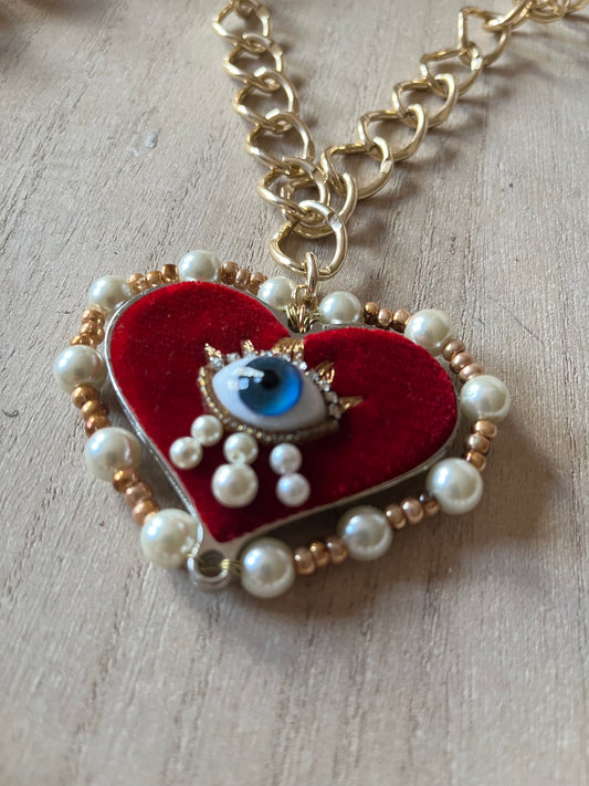 Ojo Sacred Heart Necklace – Gold Plated 3D Design