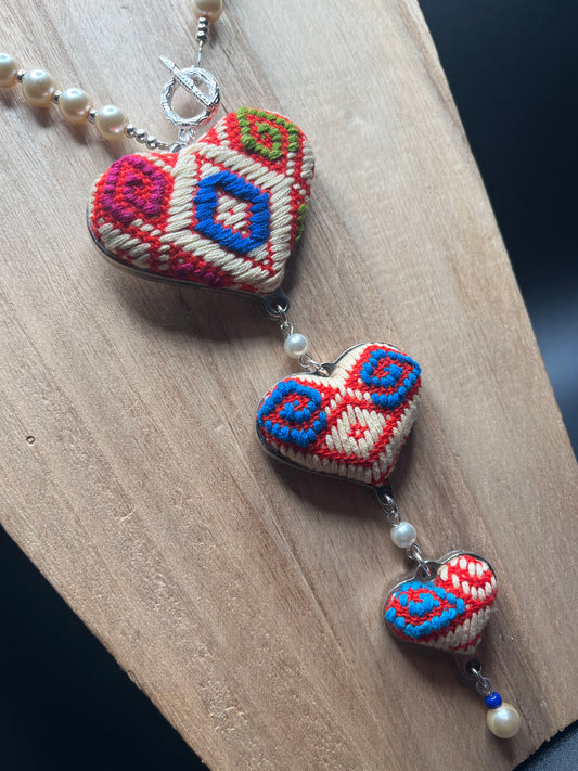 Tres Corazon Y-Design Necklace